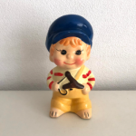 Kleine jongen spaarpot